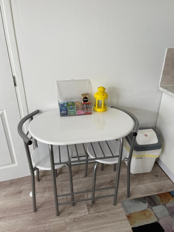 Studio Flat Fully Equipped Apartman Croydon Kültér fotó